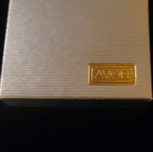 New in box Vintage Avon post earrings - Picture 2 of 2